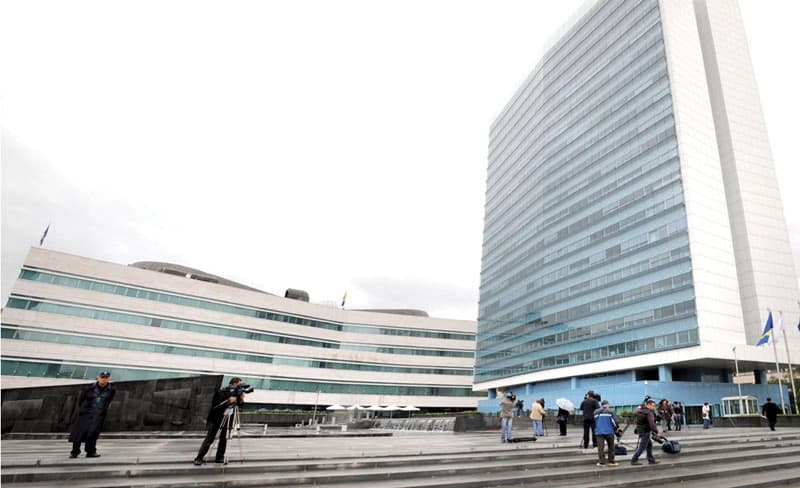 Državni službenici protestuju danas ispred Parlamenta i traže povećanje plate