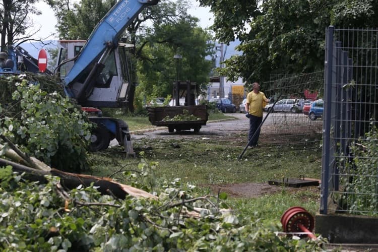 Ekipe i danas na terenu: U Banjaluci se nastavlja saniranje posljedica nevremena