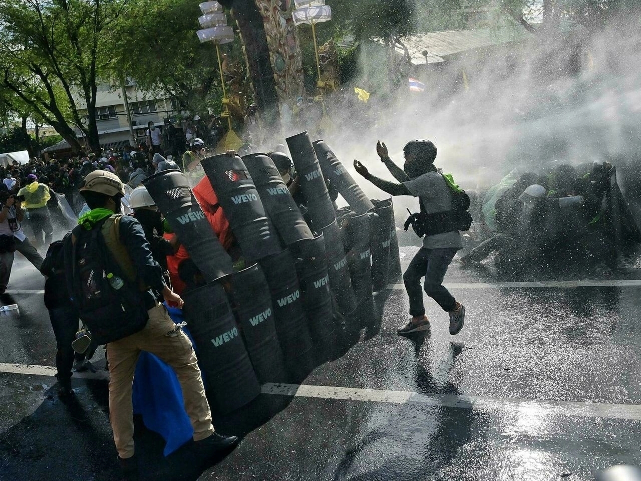 Francuzi protestovali protiv novih pravila za vakcinaciju, napadnuti centri za imunizaciju