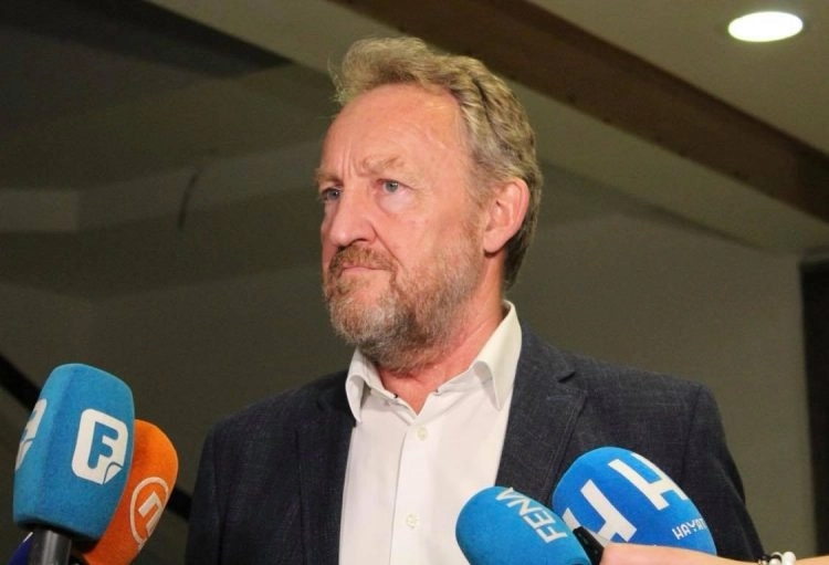 Izetbegović nakon sjednice SDA poručio: Pozivamo SNSD da prestane sa blokadama, kriza traje već 15 godina