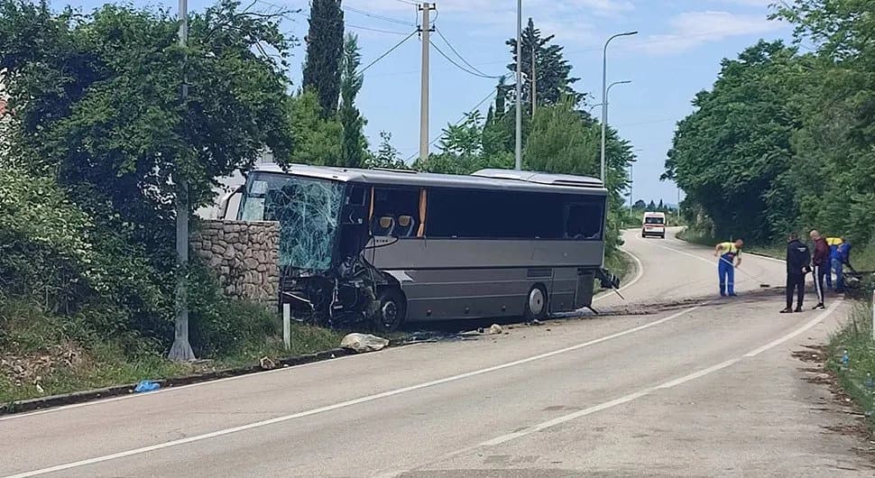 Izvršen uviđaj – nije utvrđen tehnički kvar na autobusu, vozač najvjerovatnije zaspao