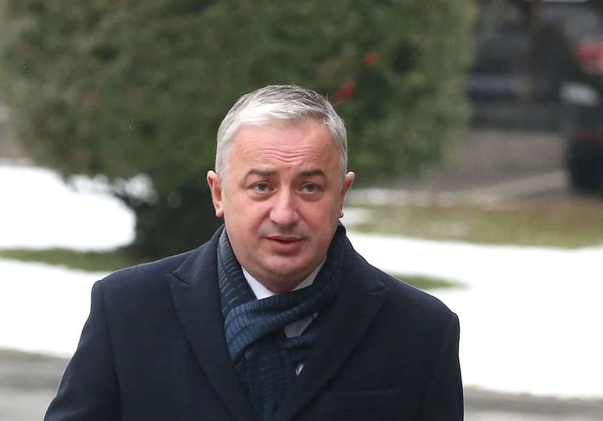 “Ko je i zašto smijenio predsjednika Republike Srpske” Borenović podsjeća Dodika na detalje iz prošlosti