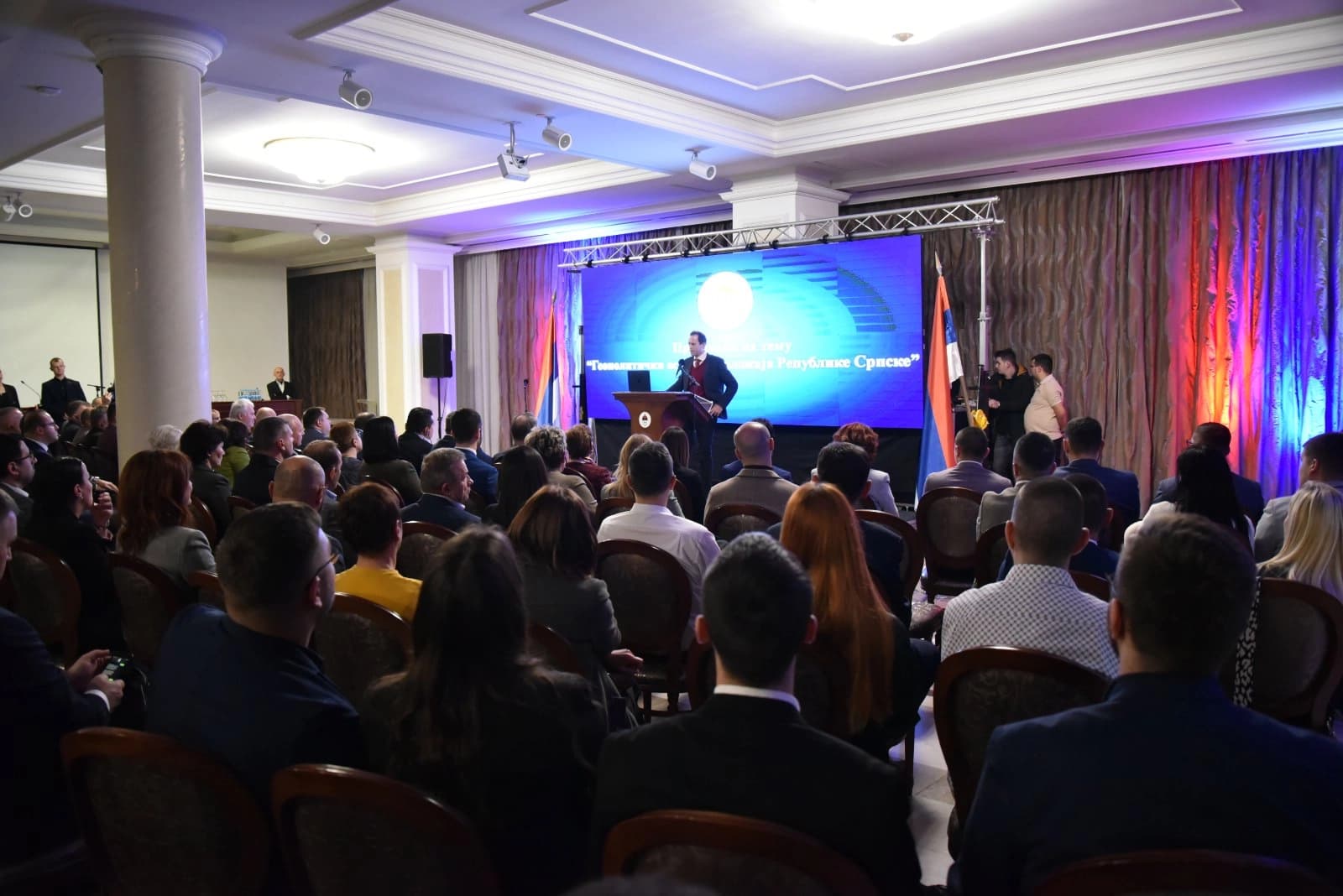 Les: Velika uloga Evrope u opstruisanju nezavisnosti Srpske, Amerika u političkom neredu