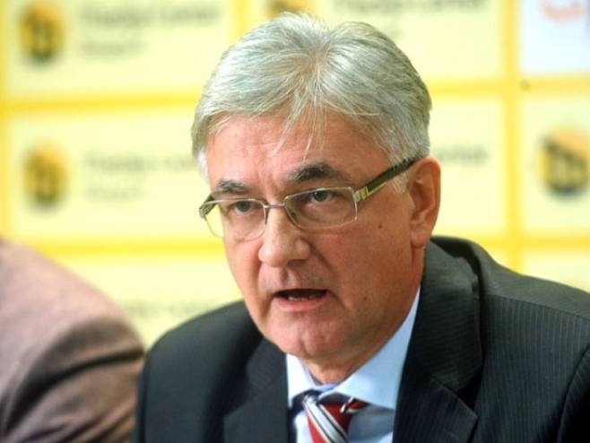 Lukić tvrdi da je pravna pomoć spremna: Srbe progonjene po Inckovom “zakonu” braniće sto advokata