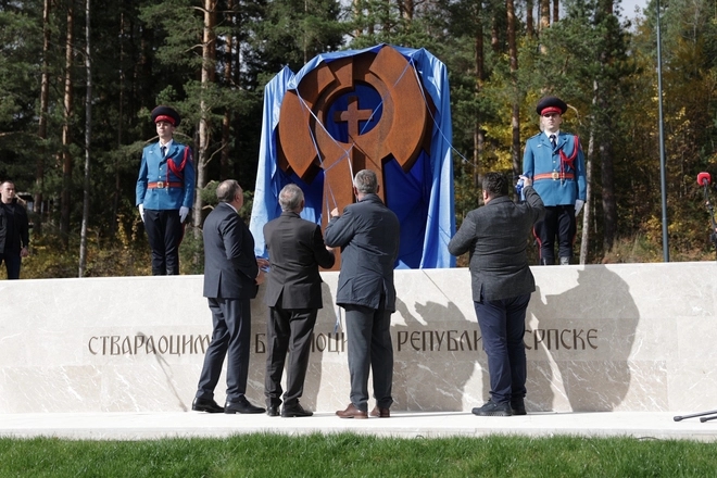 Na Palama otkriven spomenik „Sabornost“ posvećen stvaraocima i braniocima Republike Srpske