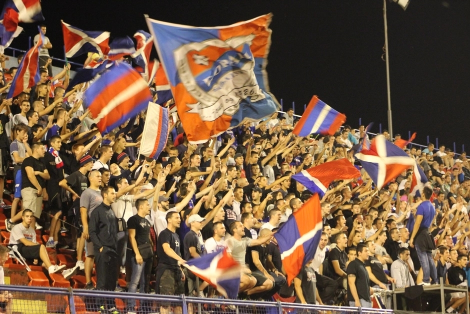 Navijač Borca pao sa tribine