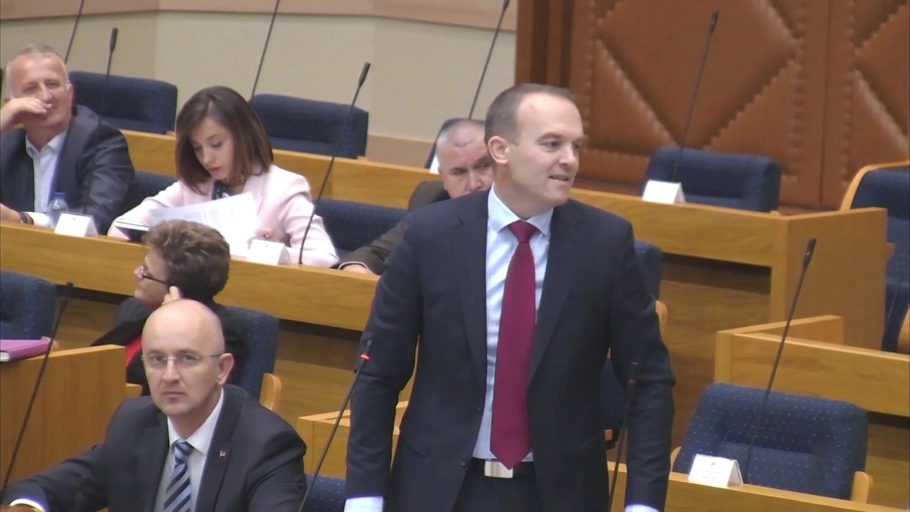 “Ne interesuje ga Srpska, već lična korist i promocija”