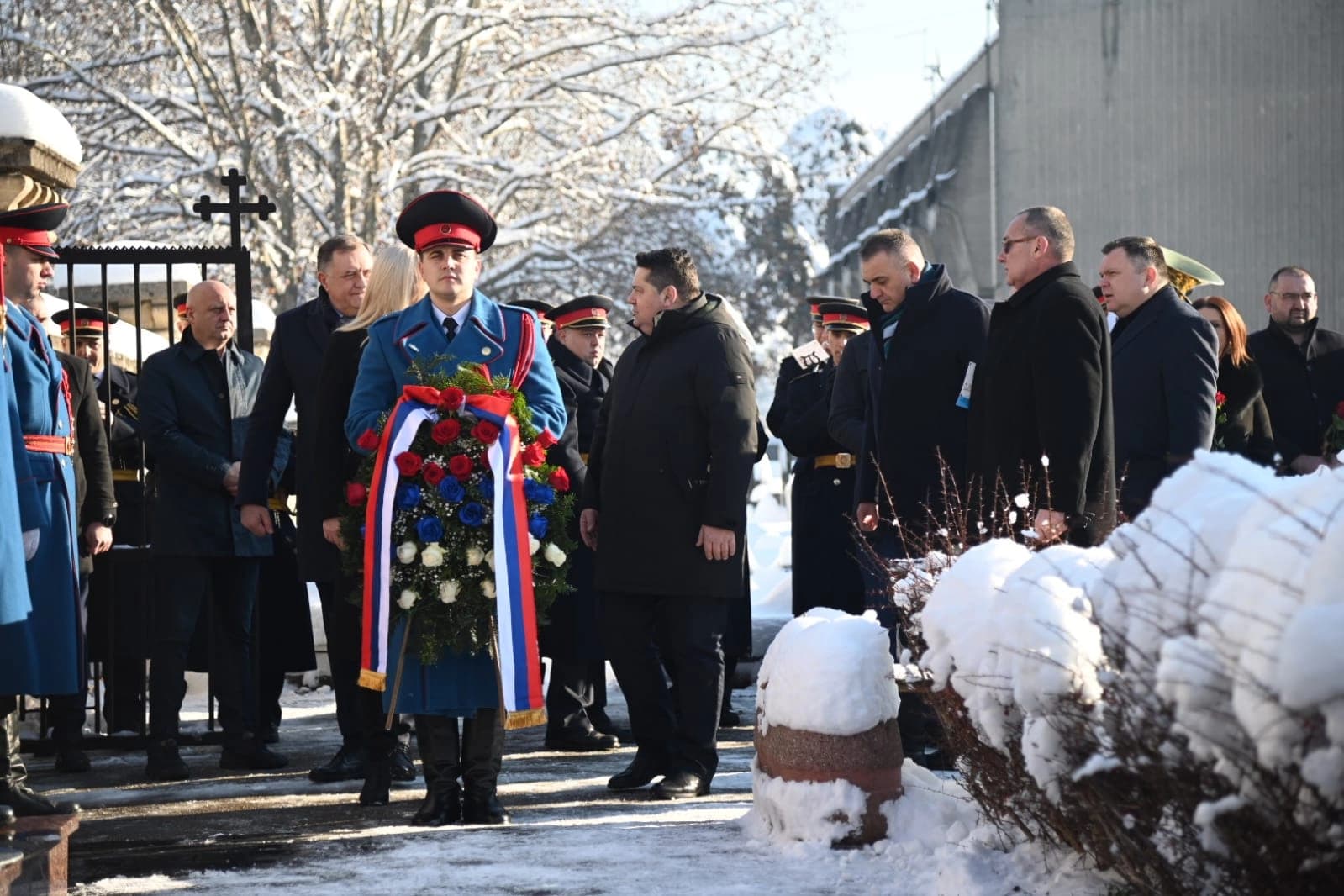 Obilježavanje Dana Republike – položeni vijenci kod spomenika palim borcima Vojske Republike Srpske na groblju Sveti Pantelija