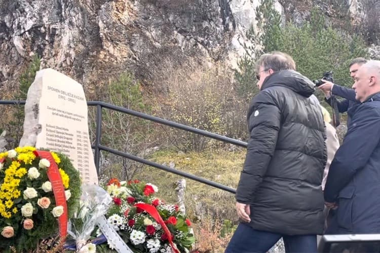 Otkrivena spomen-ploča Srbima ubijenim na Kazanima: Proces traženja tijela nikada nije sproveden do kraja