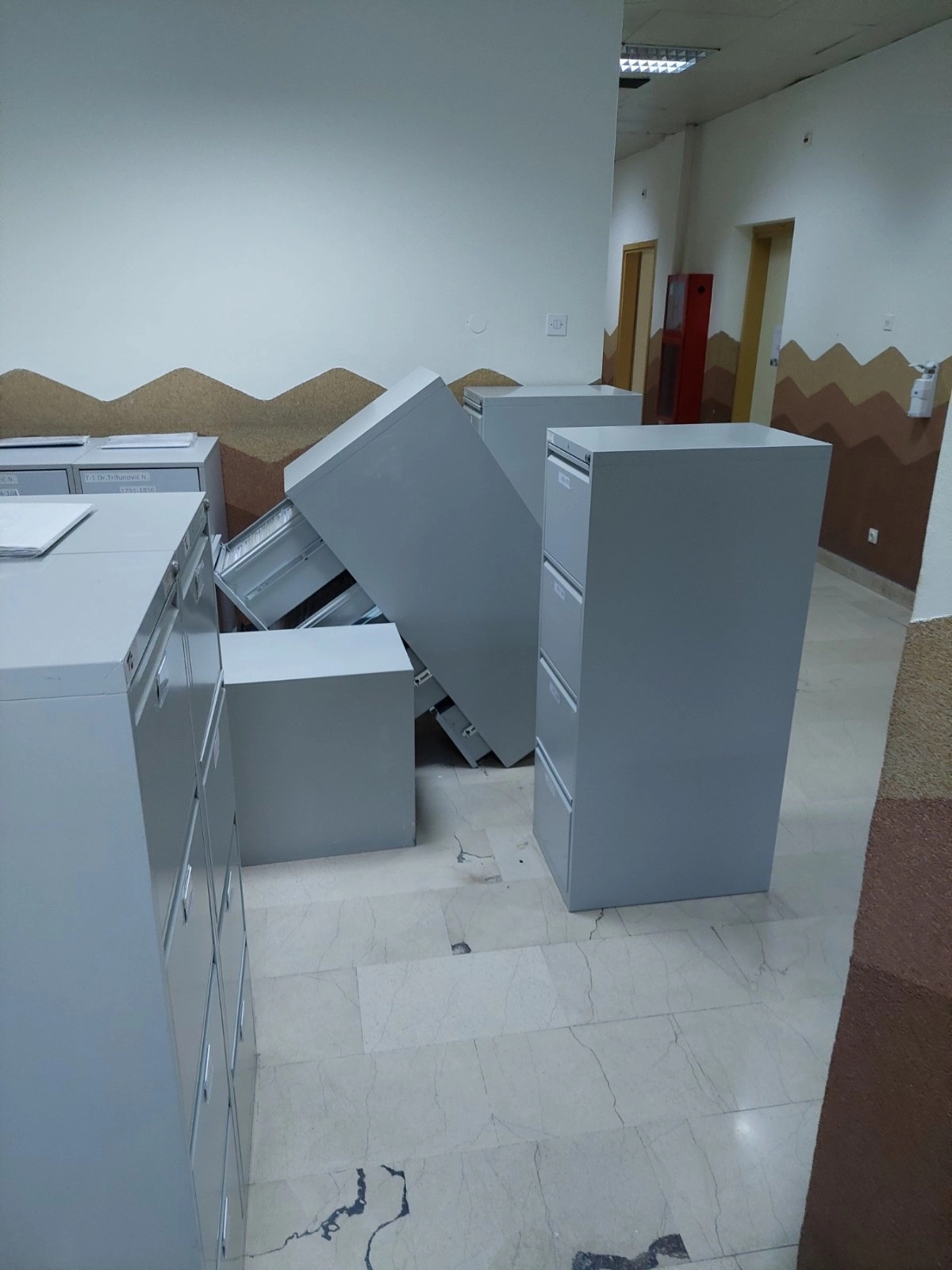 Pacijent divljao u Domu zdravlja: Razbijao inventar, medicinsku sestru gađao flašom