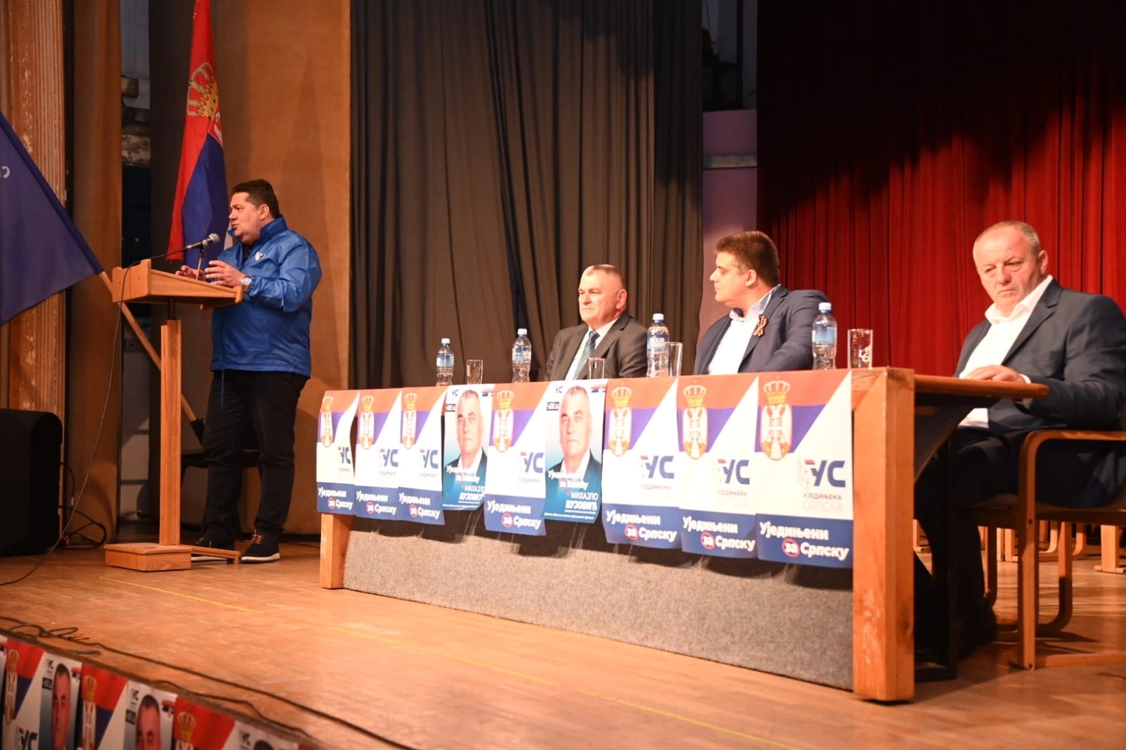 Podrška i od Šešelja: Puna sala Doma kulture Bileća na tribini patriotske koalicije US i SRS