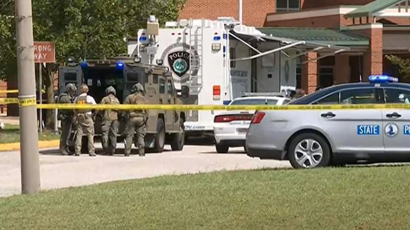 Policija stigla na lice mjesta! Pucnjava u srednjoj školi, u toku je evakuacija đaka