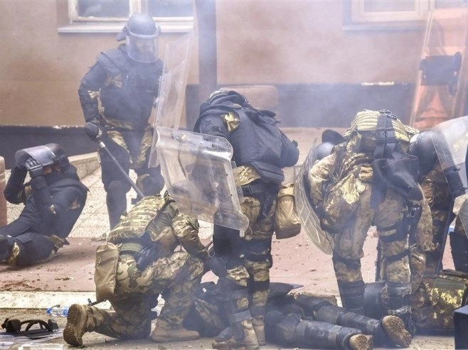 Poznato u kakvom je stanju Srbin ranjen u incidentu u Zvečanu