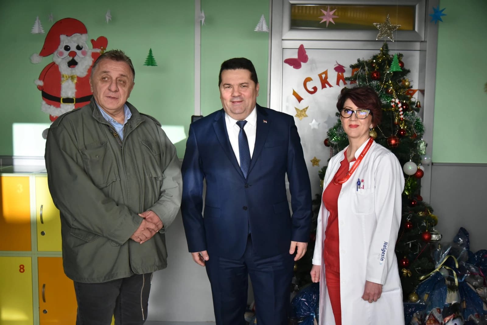 Stevandić uručio paketiće djeci koja se liječe u Zavodu „Dr Miroslav Zotović“ u Banjaluci