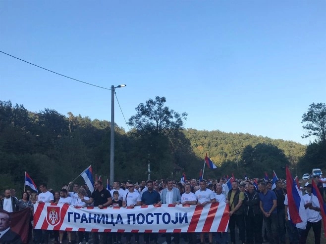 Sa mirnih protesta u Oštroj Luci i Vlasenici poručeno – Nema predaje, granica postoji