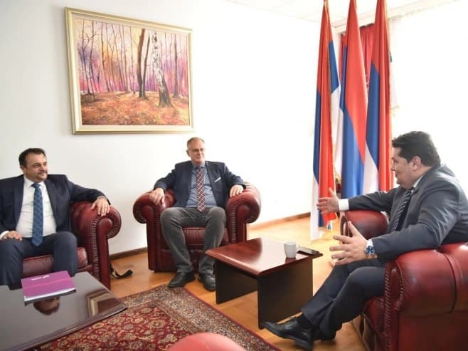 Sastanak Stevandić – Trivić; Unapređivati zakonski okvir radi efikasne podrške poslodavcima