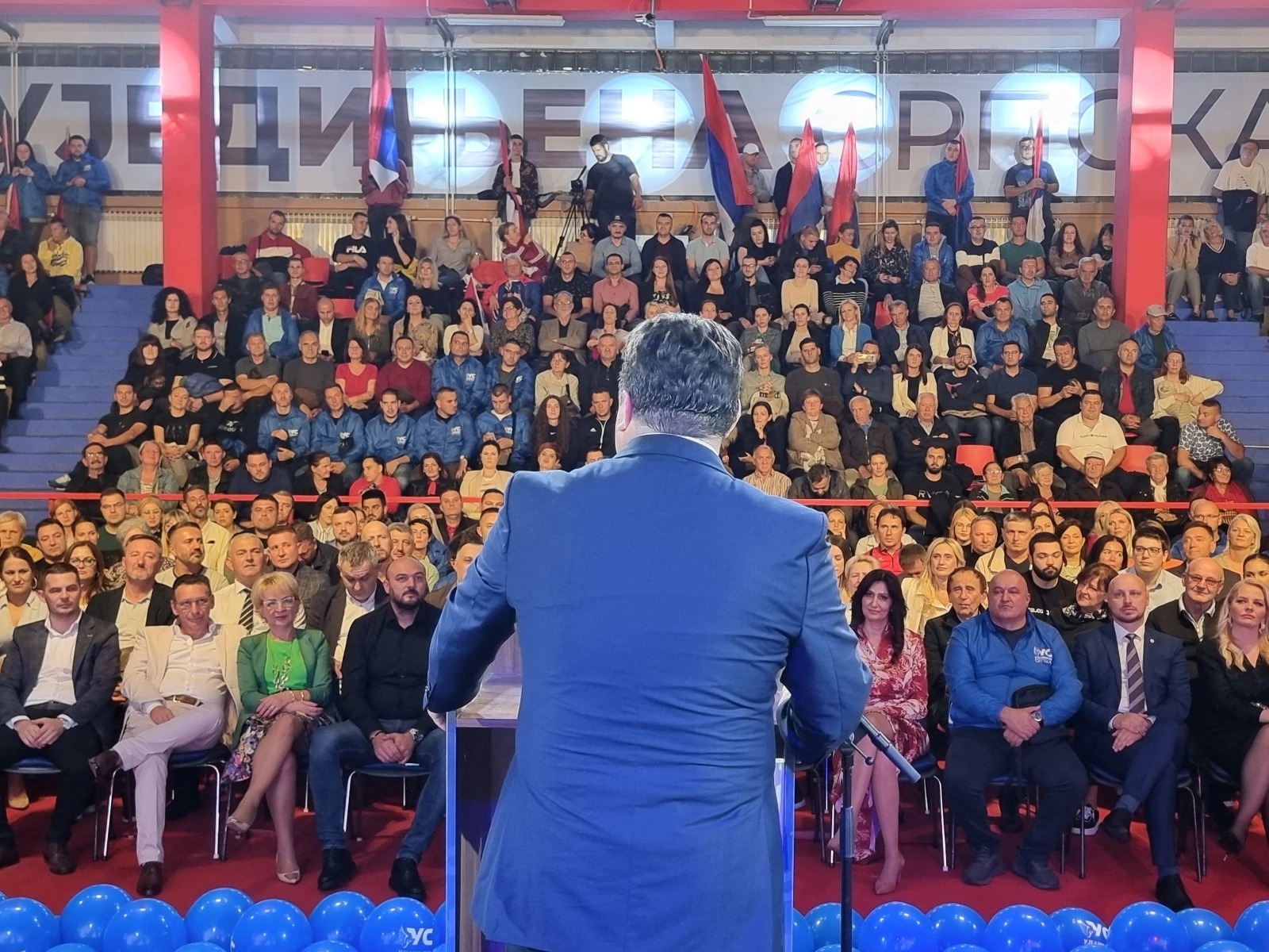 Sinoć u Prijedoru i preksinoć u Banjaluci na skupovima Ujedinjene Srpske su ljudi ostajali van sale jer više nije bilo mjesta