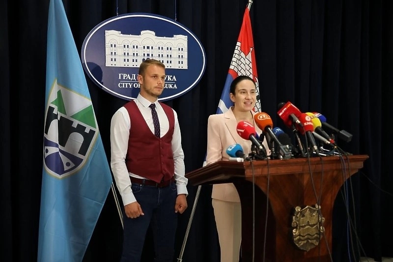 Slučaj „Zastava“: Da li je Stanivuković uklonio obilježja Srpske zbog gradonačelnice Sarajeva