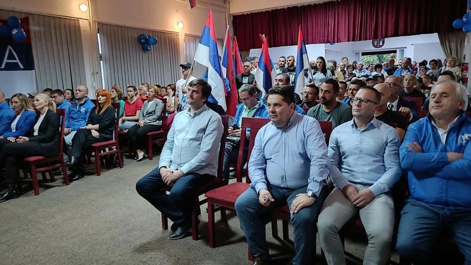 Stanari ne pamte veći skup – organizovana spektakularna tribina Ujedinjene Srpske