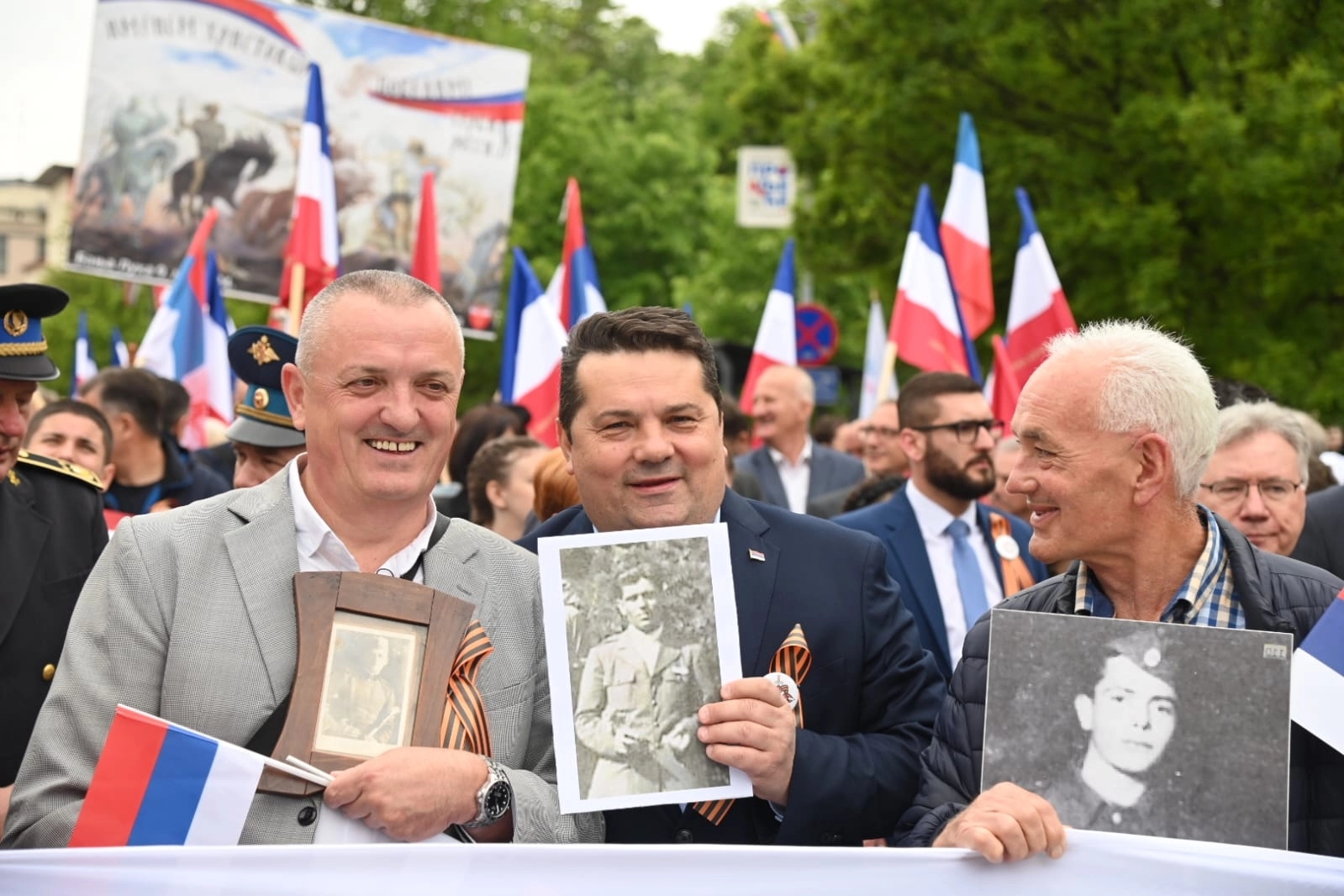 Stevandić na maršu “Besmrtnog puka” nosio sliku djeda Stevana koji je odveden u Mauthausen