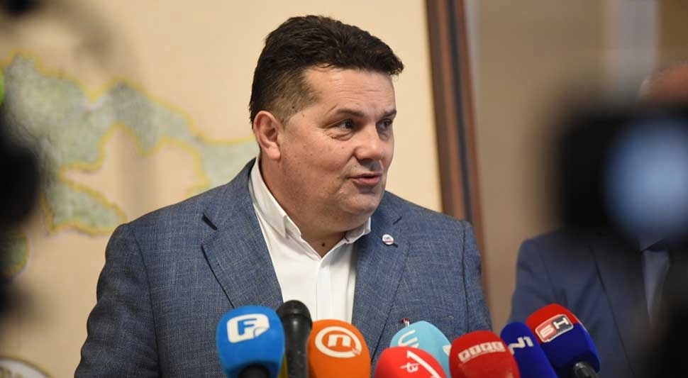 Stevandić oštro odgovorio “Satler ponižavanjem srpskih žrtava odaje pijetet bošnjačkim”