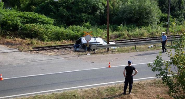 Sudar voza i auta kod Prijedora, troje povrijeđenih