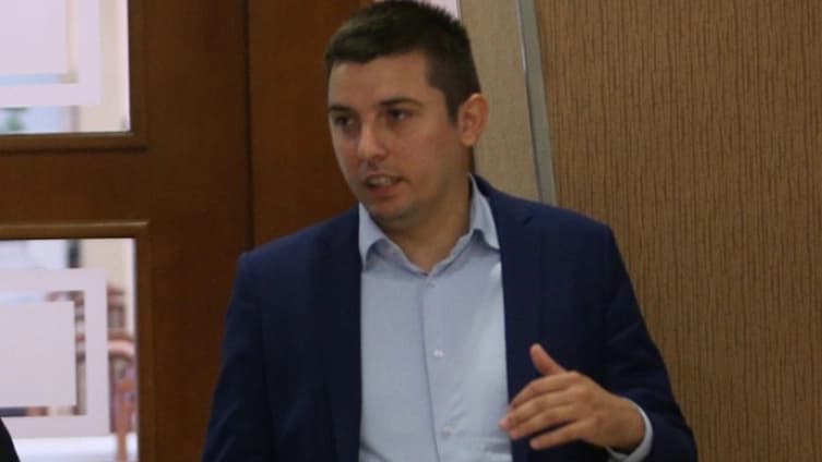 “Taj čovjek je ustaša” Potpredsjednik Narodne skupštine žestoko odgovorio na Mesićeve izjave o Republici Srpskoj