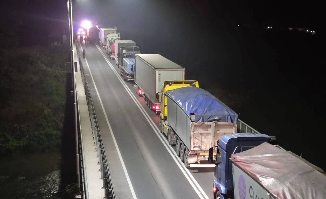 Teška saobraćajna nesreća kod tunela Vranduk: U sudaru tri vozila, dvoje povrijeđenih