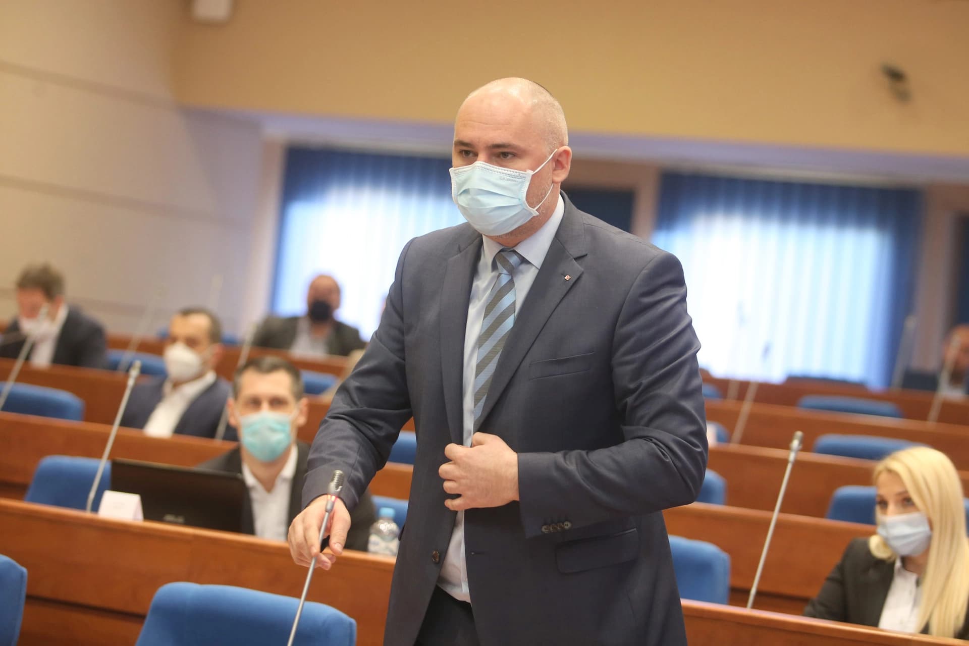 Topić pita: Zašto komunalna policija ne kontrolište ljetnje bašte u centru Banjaluke?