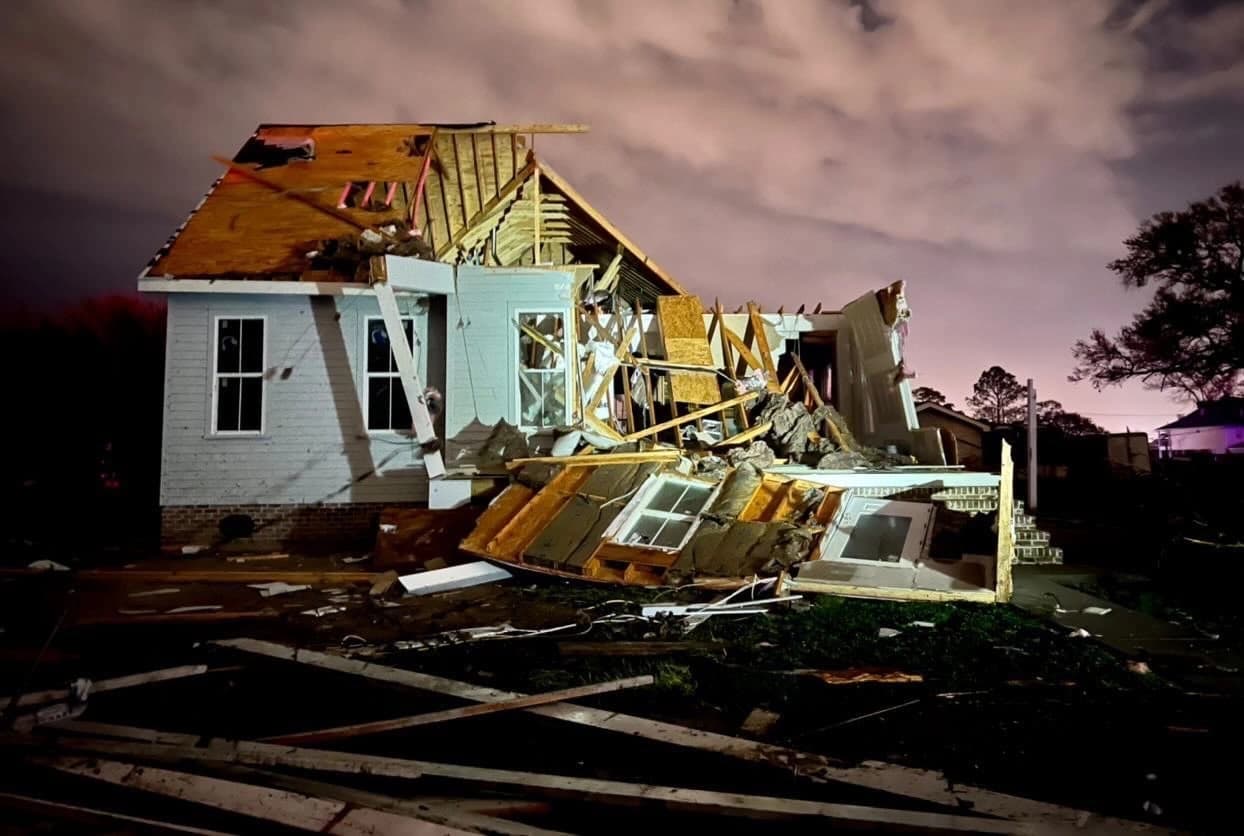 Tornado čupao krovove i prevrtao automobile u New Orleansu, poginula najmanje jedna osoba