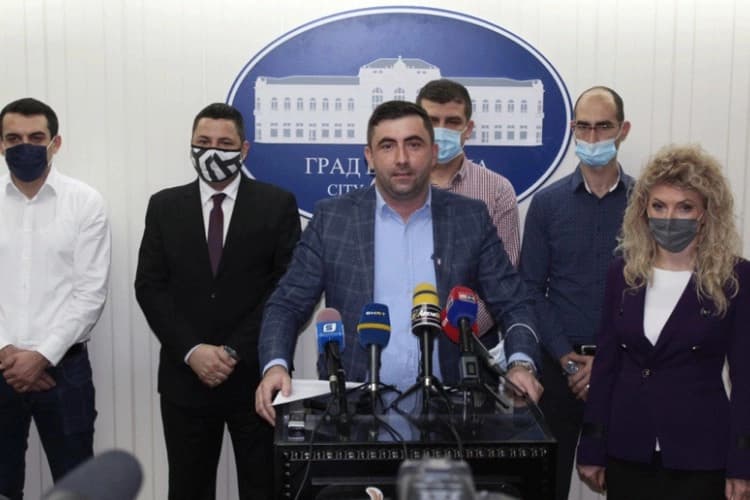 Traže njegovu ostavku, a on “miran”: Petrović ne vidi ništa sporno u sastanku sa Džaferovićem