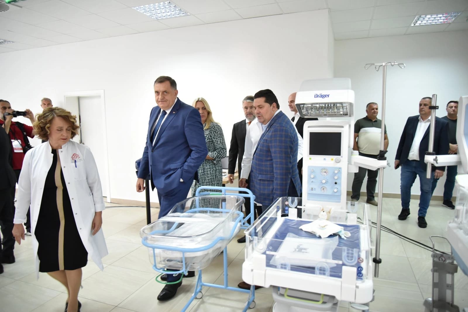 Uručeni transportni inkubatori; Dodik: Spasiti jedno dijete, znači spasiti svijet