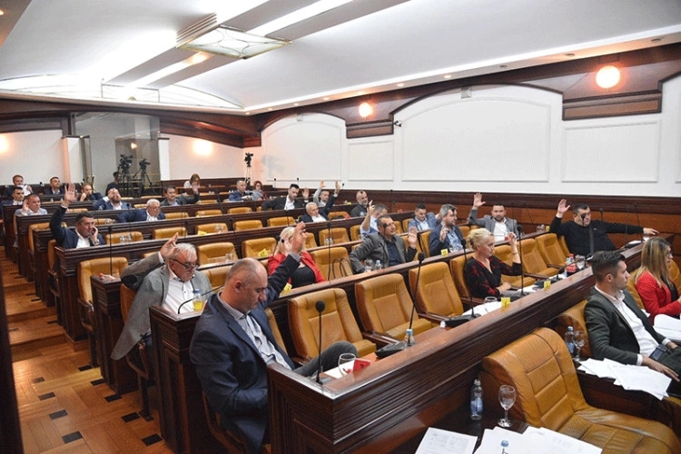 Većina iz Skupštine grada saglasna: Stanivuković da isplati po 100 KM penzionerima