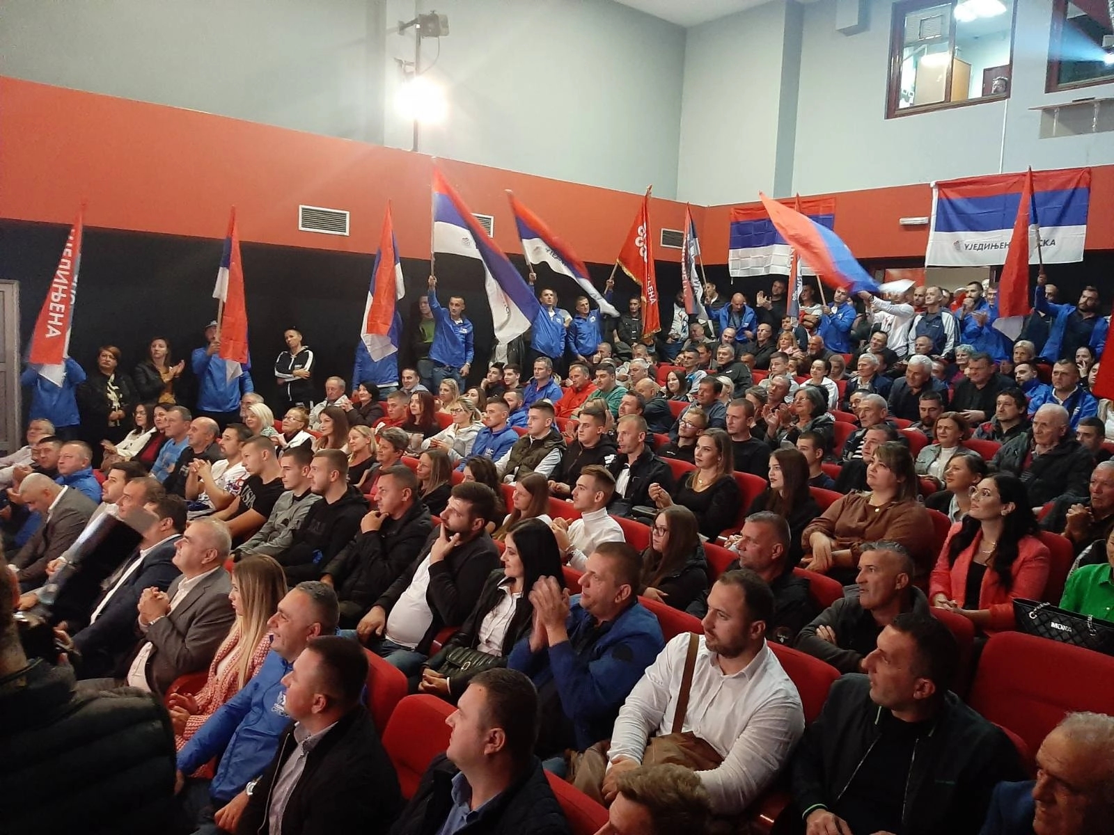 Više ljudi stoji nego što sjedi – opet prepune sale na tribini Ujedinjene Srpske