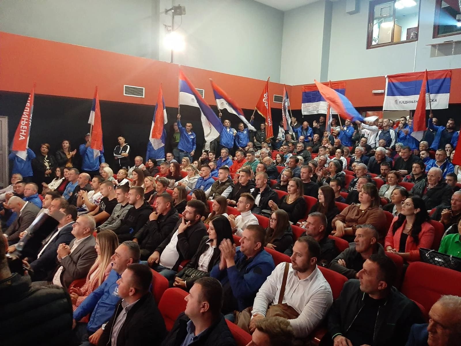 Više ljudi stoji nego što sjedi – opet prepune sale na tribini Ujedinjene Srpske