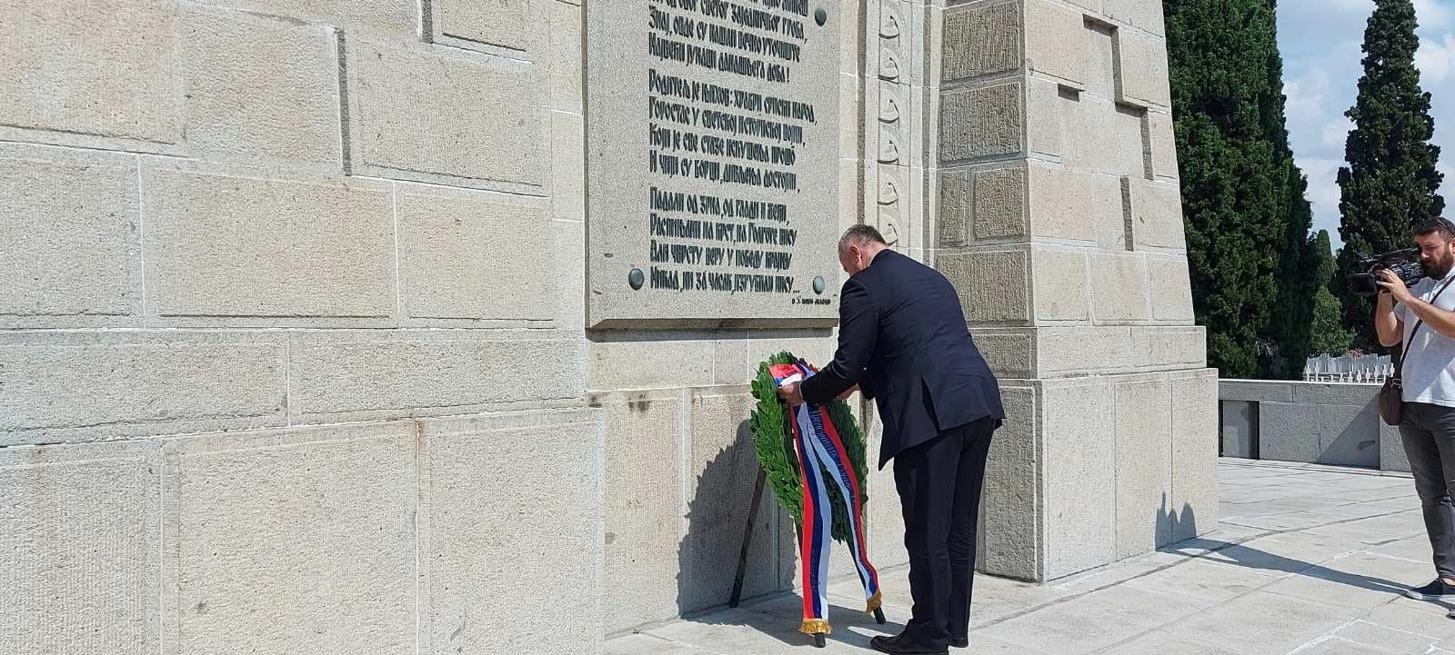 Višković položio vijenac na Zejtinliku i uručio zahvalnicu Đorđu Mihailoviću