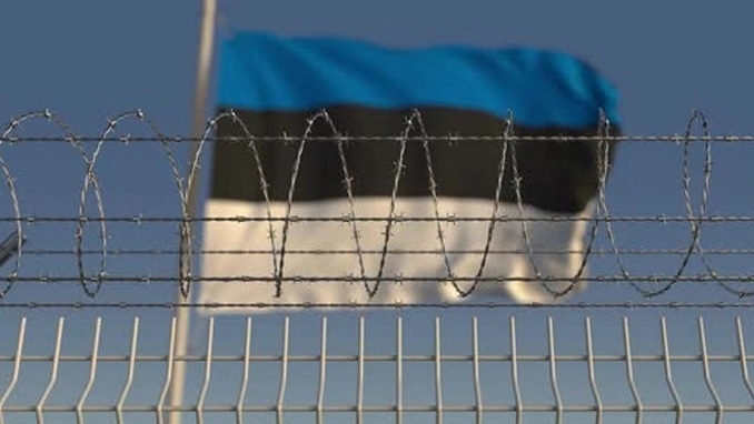 Vojska vježba podizanje bodljikave žice na granici s Rusijom