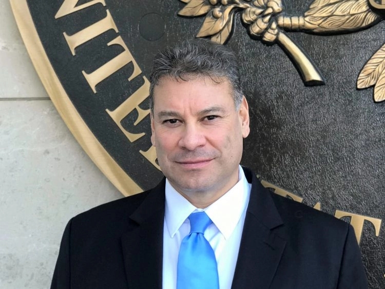 „Zbog takvih, Dodik radi to što radi“ Eskobar na odlasku poslao poruku građanima, dočekali ga razočarani bošnjački tviteraši