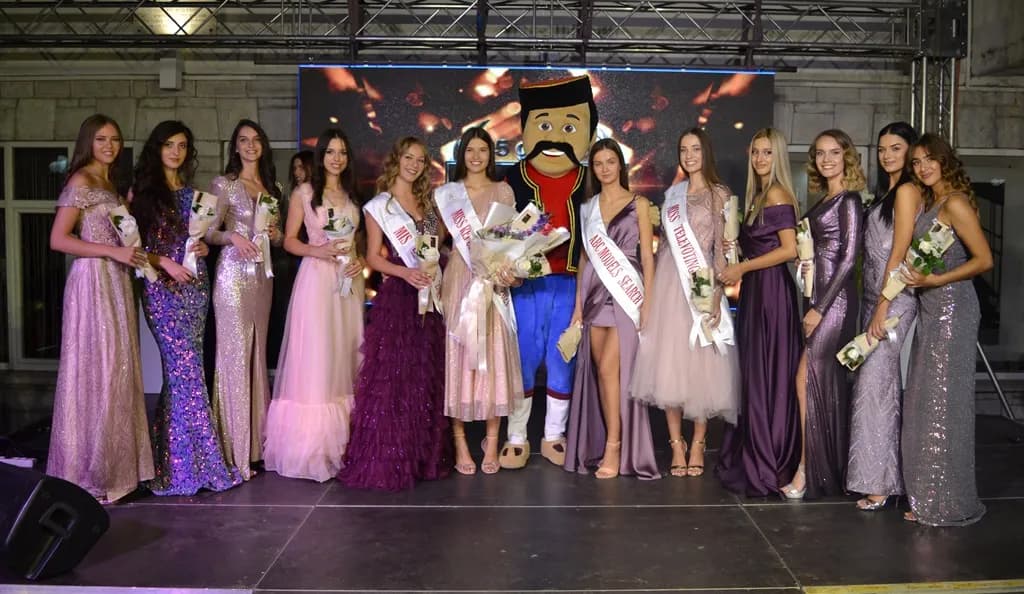 Ovogodišnja Miss Republike Srpske je Ivona Šakotić, 12 djevojaka u finalu za izbor Miss BiH